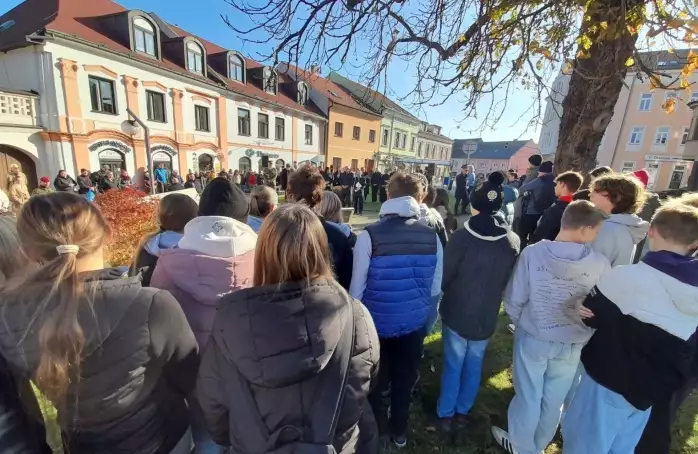 Žáci se zúčastnili aktu pokládání Kamenů zmizelých