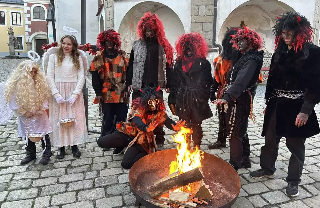 Mikuláš se svou družinou obsadil centrum města