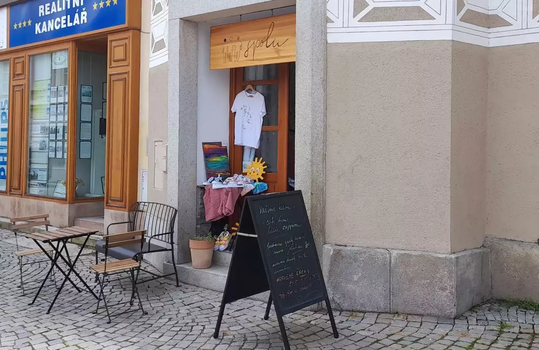 V obchůdku SPOLU můžete pořídit jedinečné dárky