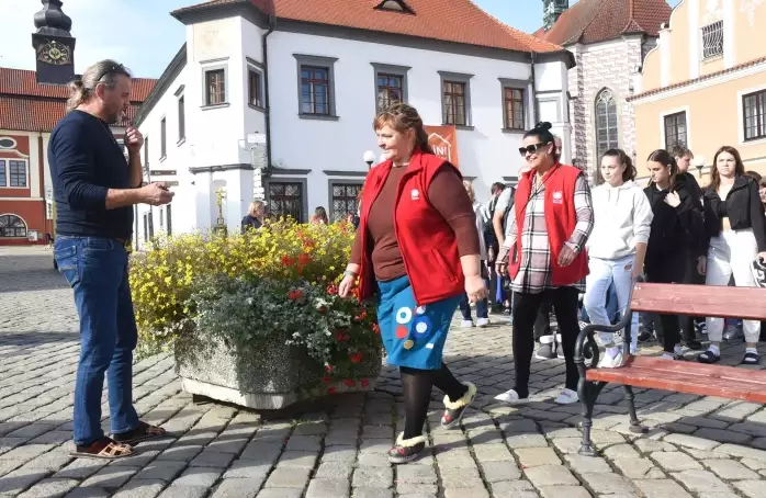 Podpora mobilním hospicům. Papuče nazulo půl druhé stovky lidí