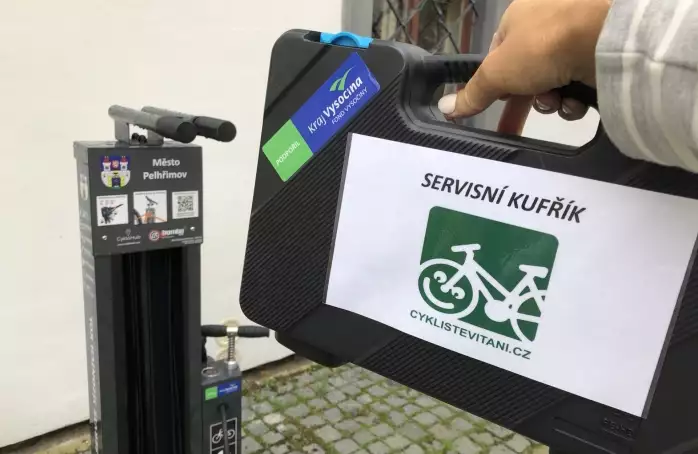 Cyklisté mohou v blízkosti Masarykova náměstí využít servisní stanici