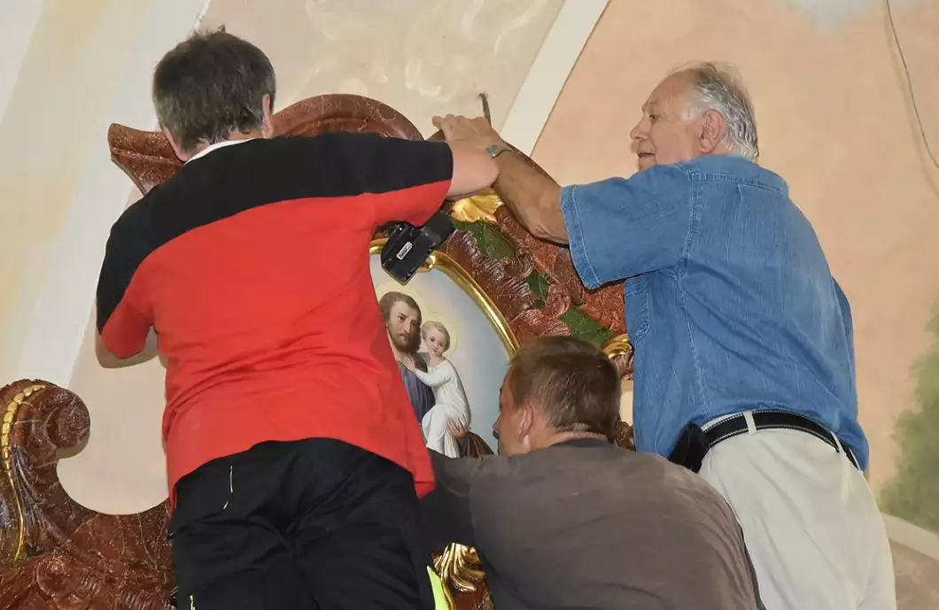 Jaroslav Benda dokončil restaurování dalšího oltáře na Křemešníku
