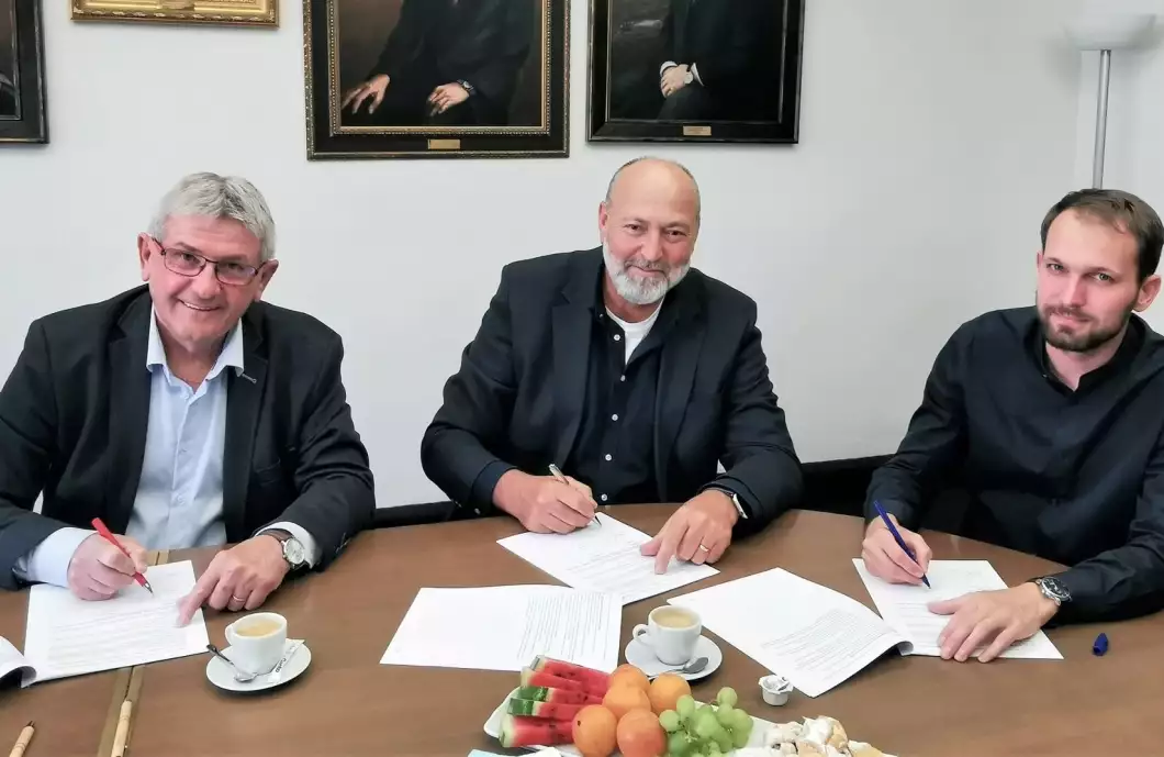 Smlouva na projektovou dokumentaci  Sporthotelu Pelhřimov je podepsána