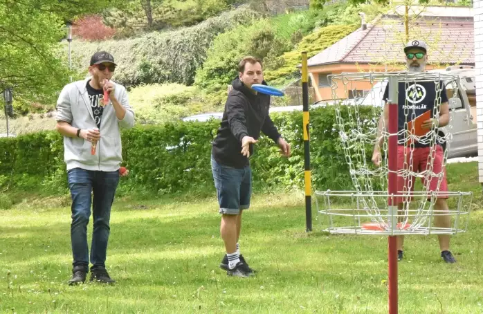 Sady by byly pro discgolf ideální, míní  nadšenci, kteří ho představili veřejnosti